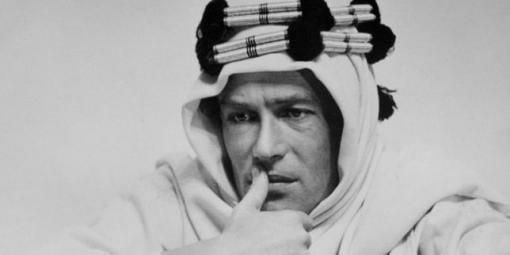 Bekannt wird er vor allem in seiner Rolle in "Lawrence of Arabia" (1962). O'Tool tritt in über 90 Filmen auf. Sie bringen ihm acht Oscar-Nominierungen ein. 2003 wird er mit dem Ehrenoscar für sein Lebenswerk geehrt. Er stirbt mit 81 Jahren in London.