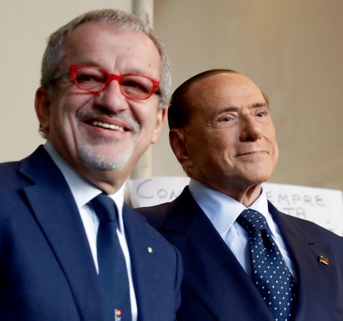 Lega-Regionalpräsident Roberto Maroni am Mittwoch mit Silvio Berlusconi in Mailand. (Foto: Keystone/AP/Luca Bruno)

