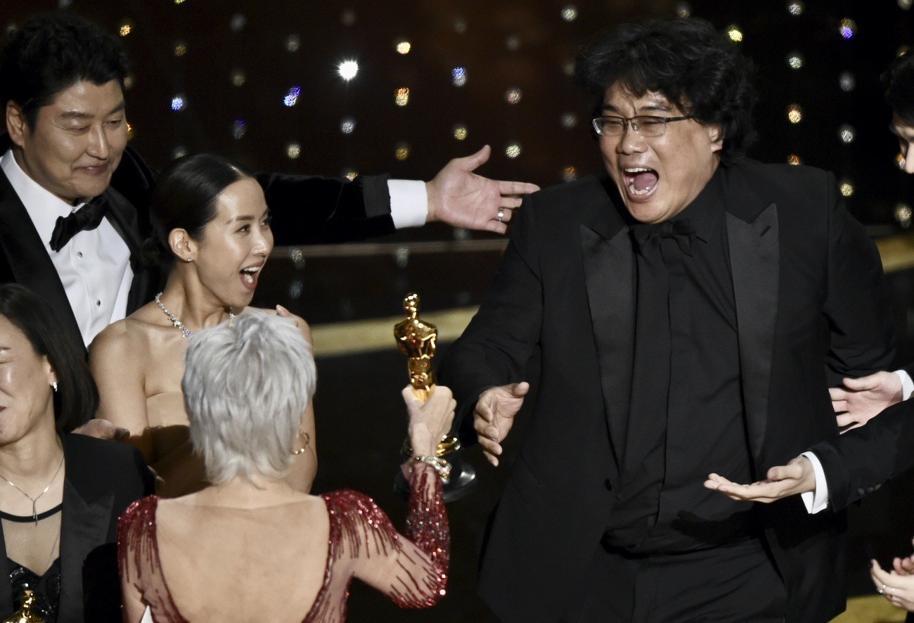 Der Regisseur Bong Joon Ho (rechts) und die Schauspielerin Kwak Sin Ae. (Foto: Keystone/AP/Chris Pizzello)


