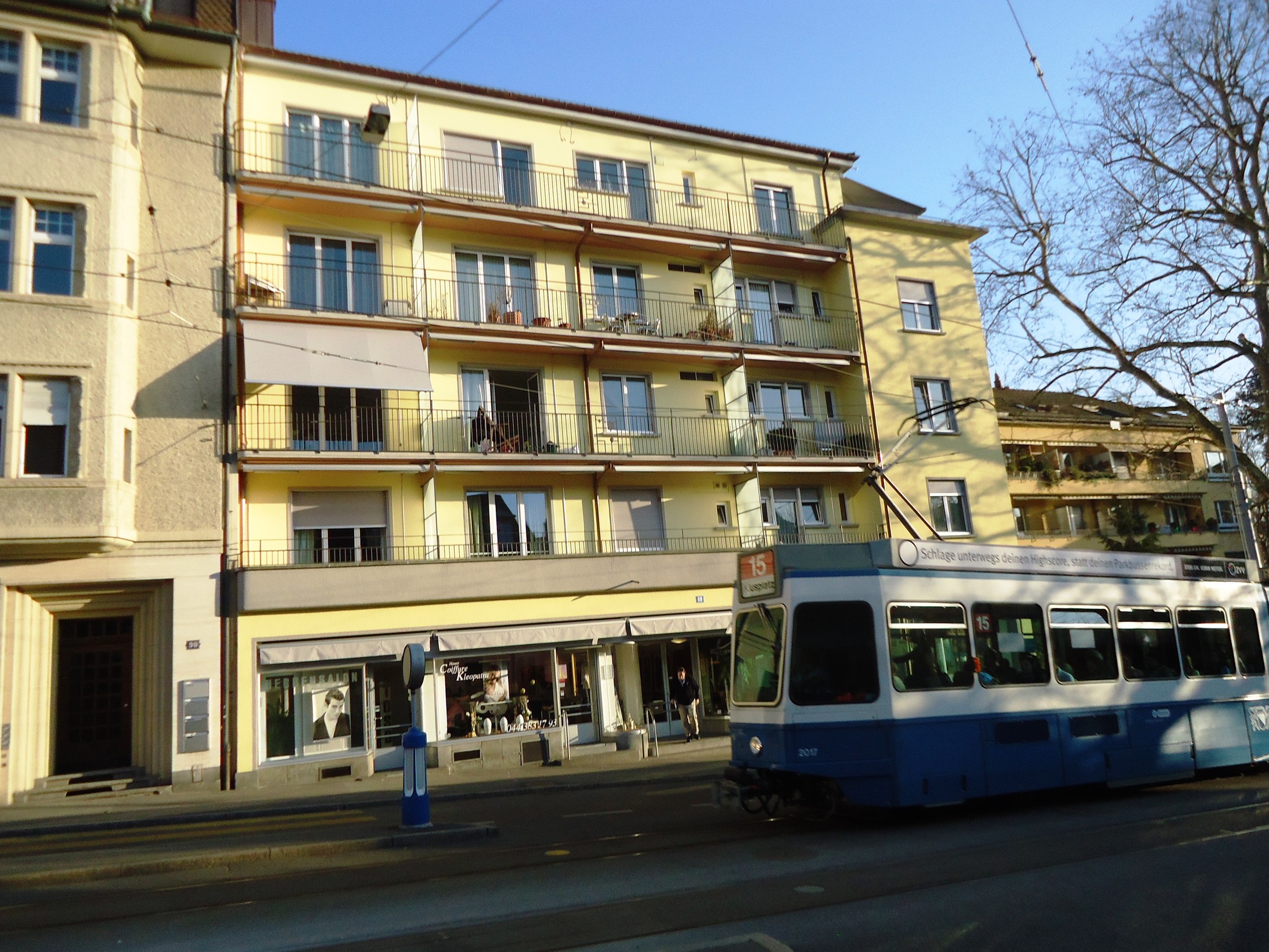 Klosbachstrasse 88 beim Zürcher Römerhof. Hier im 3. Stock wohnte Elias Canetti von 1972 bis zu seinem Tod 1994