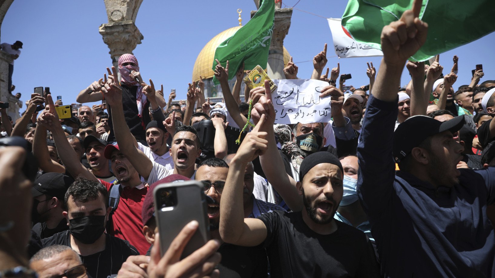 Aufgebrachte Palästinenser vor der Al Aqsa-Moschee in Jerusalem (Foto: Keystone/P/Mhmouzd Illean)