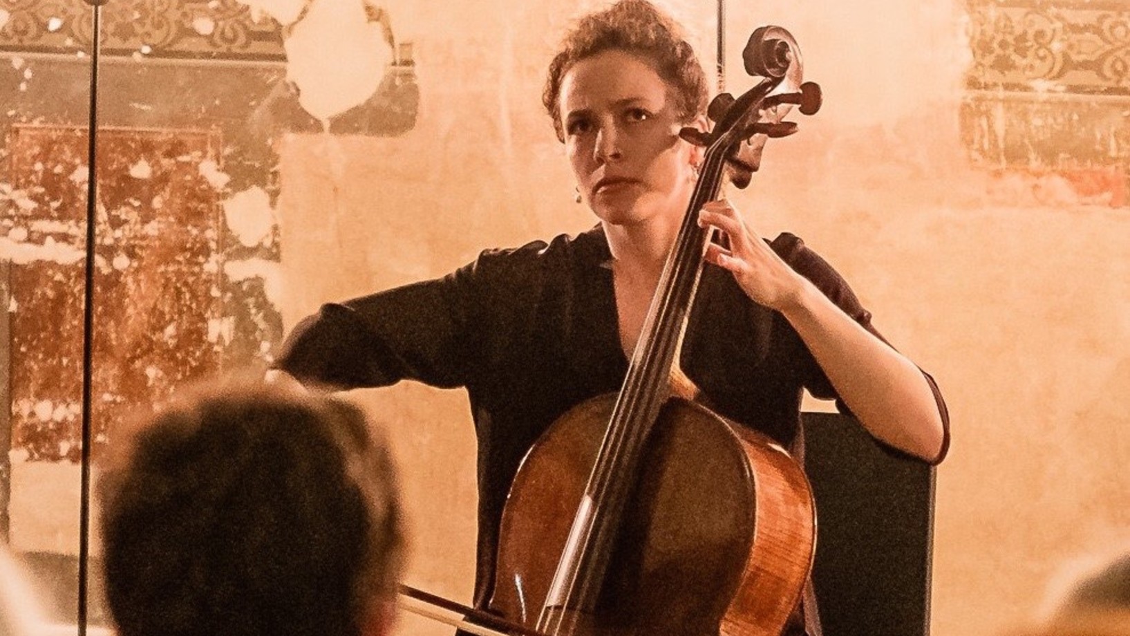 Ursina Braun – junge Schweizer Cellistin in der alten Synagoge Foto © Studio Beetz