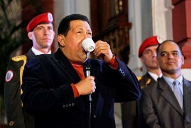 Mit 54 Prozent der Stimmen gewinnt Chávez die Präsidentschaftswahlen. Er regiert das Land seit 14 Jahren. Er stirbt am 5. März 2013 an Krebs. (Foto: Keystone)