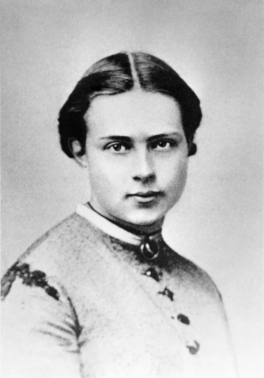 Sie ist die erste Schweizer Ärztin. Ihr Wunsch, an der Universität Zürich Medizin studieren zu können, wurde zunächst abgelehnt. Frauen durften nicht Medizin studieren. Nach Intervention ihres Vaters, eines Pfarrers, wird sie schliesslich zum Studium zugelassen. Später eröffnet sie eine Arztpraxis, die zunächst nur zögerlich besucht wird. Vor 175 Jahren, am 7. Oktober 1845, wurde Marie Heim-Vögtlin in Bözen im Kanton Aargau geboren. Als erste Gynäkologin Europas gehört sie zu den Gründerinnen der Pflege…