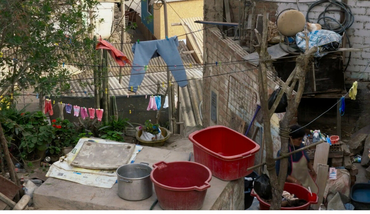 Slum, Lima