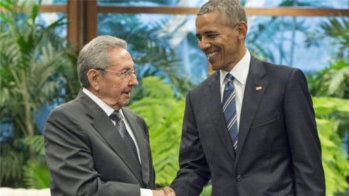 Präsident Barack Obama trifft mit seiner Frau Michelle und seinen zwei Töchtern auf Kuba ein. Es ist die erste Reise eines amerikanischen Präsidenten auf die Zuckerinsel seit der Revolution von 1959. Höhepunkt des Besuchs ist eine Begegnung mit Staatschef Raúl Castro.