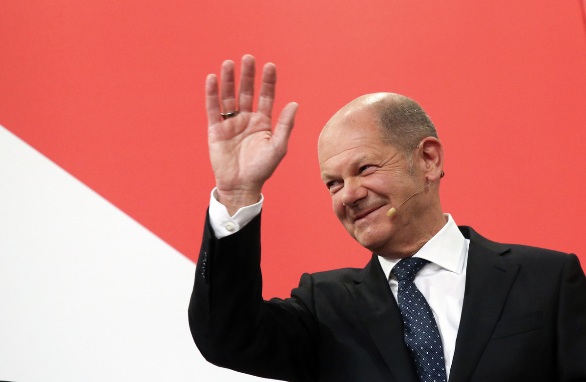 Olaf Scholz und seine SPD haben die Bundestagswahl gewonnen. Im Bild: Scholz am Sonntagabend bei seiner Siegesrede in Berlin. (Foto: Keystone/dpa/AP/Wolfgang Kumm) 