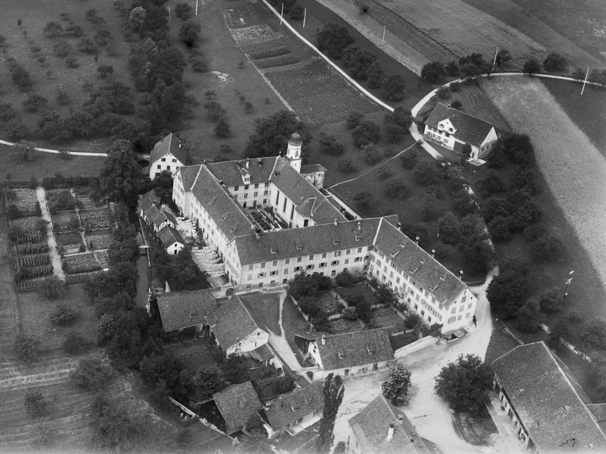 Blick auf das Kloster Fahr aus der Luft. Bild: Walter Mittelholzer 1919