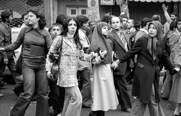 An der Anti-Schah- Revolution von 1979 nahmen Frauen mit und ohne Kopftuch teil