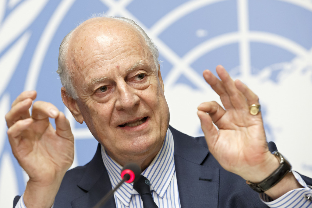 Vermittler Staffan de Mistura orientiert am europäischen Uno-Hauptquartier in Genf die Medien über die Wiederaufnahme der Syrien-Gespräche. (Foto: Keystone, Salvatore di Nolfi)

