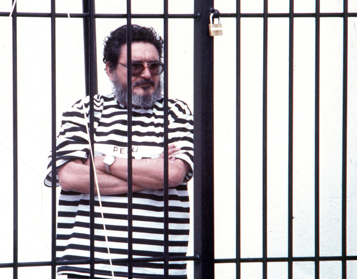 Abimael Guzmán nach seiner Verhaftung im September 1992 in Lima (Foto: Keystone/AP)