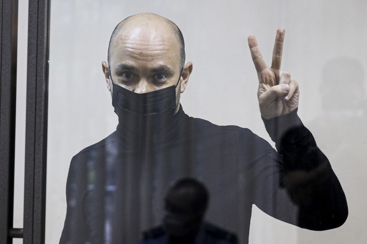 Anrei Piwowarow während einer Verhandlungspause im Gericht von Krasnodar (Foto: Keystone/AP)