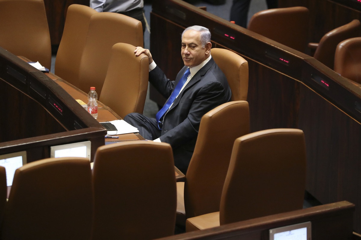 Netanjahu am Sonntag kurz vor seiner Abwahl in der Knesset (Foto: Keystone/AP/Ariel Schalit)