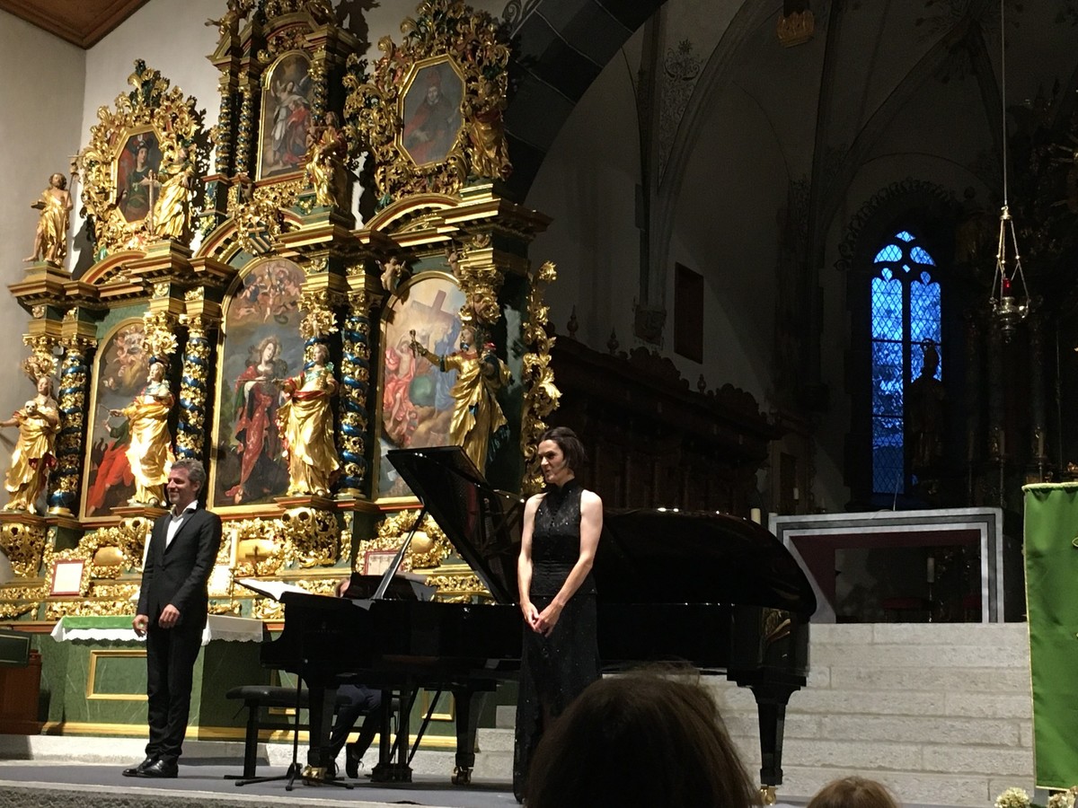 Rachel Harnisch in Ernen: ihr erstes Konzert nach der Corona-Pause  © Roswitha Gassmann