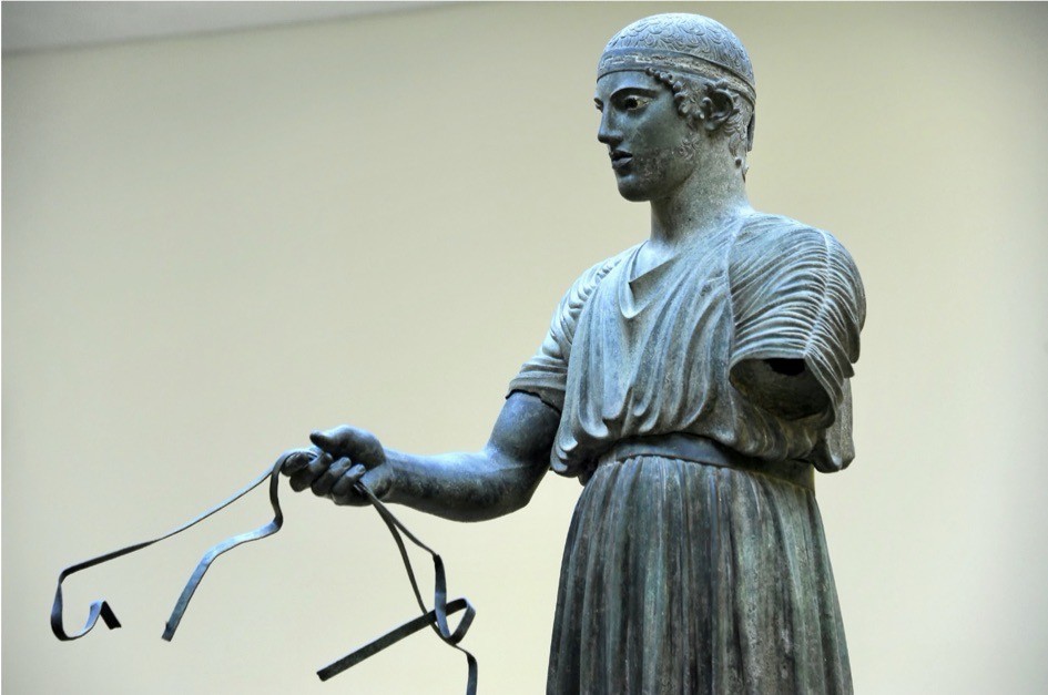 Der Wagenlenker von Delphi (Ausschnitt): Bronzestatue, Höhe: 1.80 m; Museum Delphi