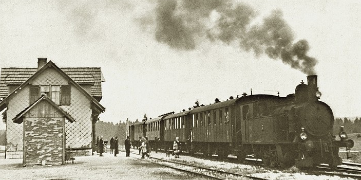 Vor hundert Jahren: Zug des RSG mit Dampflok Ed 3/4 Nr. 1 in der Station Montfaucon (Foto: unbekannt - Archiv Arthur Meyer)