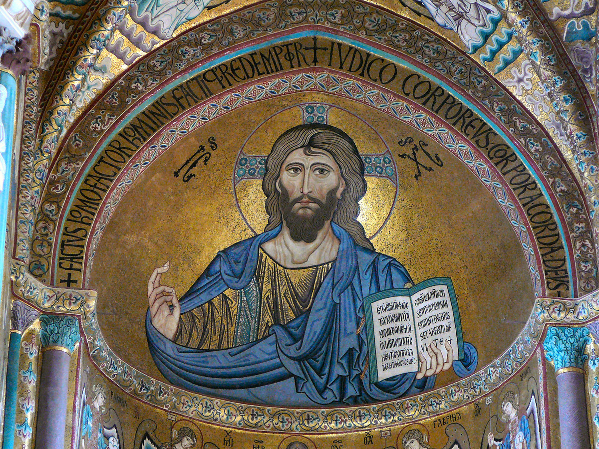 Christus Pantokrator, Mosaik, um 1148 fertiggestellt, Apsis der Kathedrale Santissimo Salvatore zu Cefaù, Sizilien (Foto: Gun Powder Ma, Wikimedia)