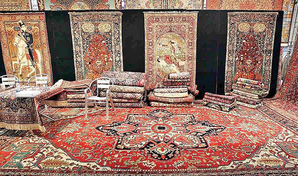 Der Export von handgeknüpften Perserteppichen ist sehr stark gesunken – etwa zwei Millionen Iranener und Iranerinnen sind in der Teppichindustrie beschäftigt