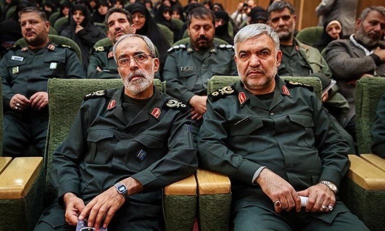 General Hossein Nedjat (links)