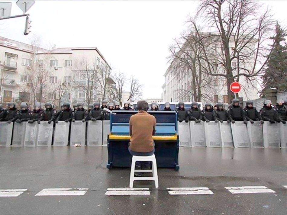 Widerstand gegen den Polizeieinsatz des Janukowitsch-Regimes in Lwiw, 7. Dezember 2013 (Foto: Oleg Mazecha) 