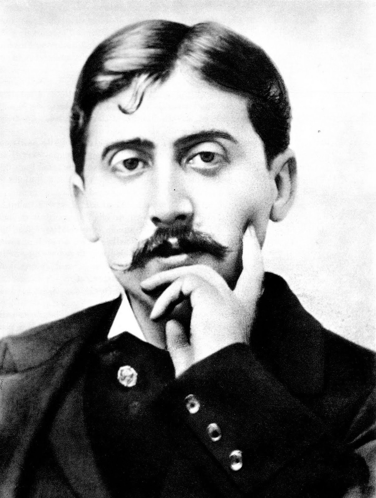 Marcel Proust (1871-1922) um 1900. Foto: Otto Wegener – Detail (Wikimedia)