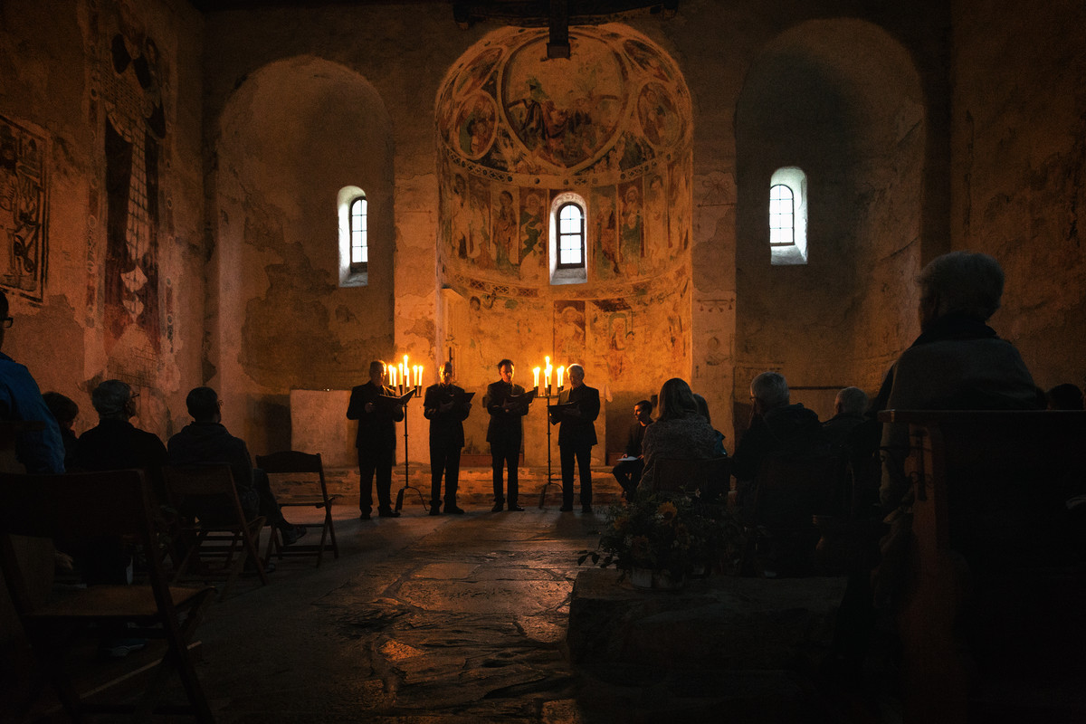 Gregorianische Gesänge - Origen-Chor in der Kirche Mistail in Alvaschein 