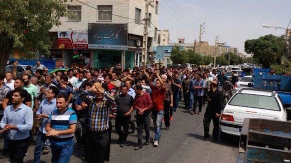 Erhöhung des Benzinpreises im Iran führte im November 2019 zu landesweiten Protesten