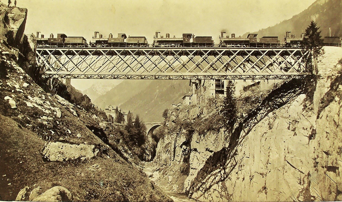 Belastungstest mit fünf Dampflokomotiven auf der Brücke über die Göschenenreuss.