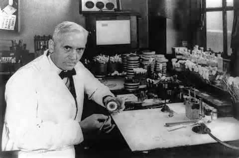 Der schottische Bakteriologe entdeckt 1928 das Penicillin. Zusammen mit Ernst Boris Chain und Howard W. Florey erhält er 1945 den Nobelpreis für Medizin. Fleming: “One sometimes finds what one is not looking for.”