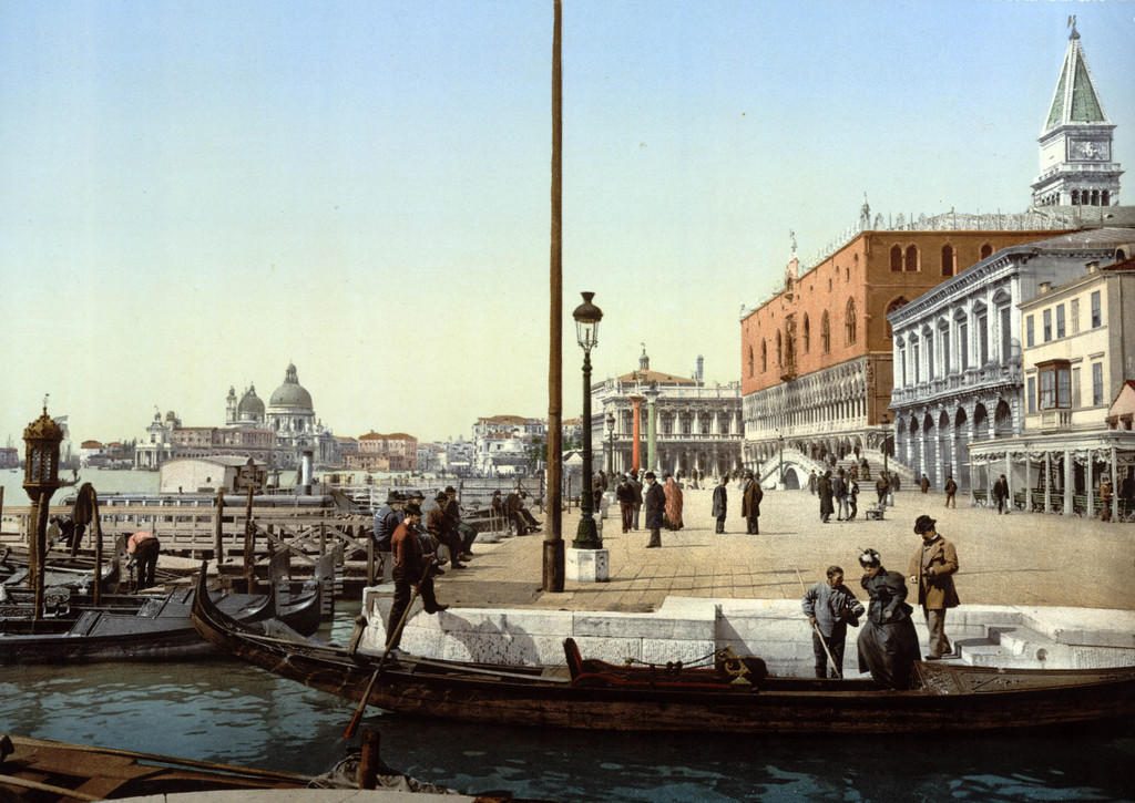 Venedig, vor dem Dogenpalast, aufgenommen zwischen 1890 und 1900. Photochrom, Farbe (KEYSTONE/Rue des Archives/PVDE)