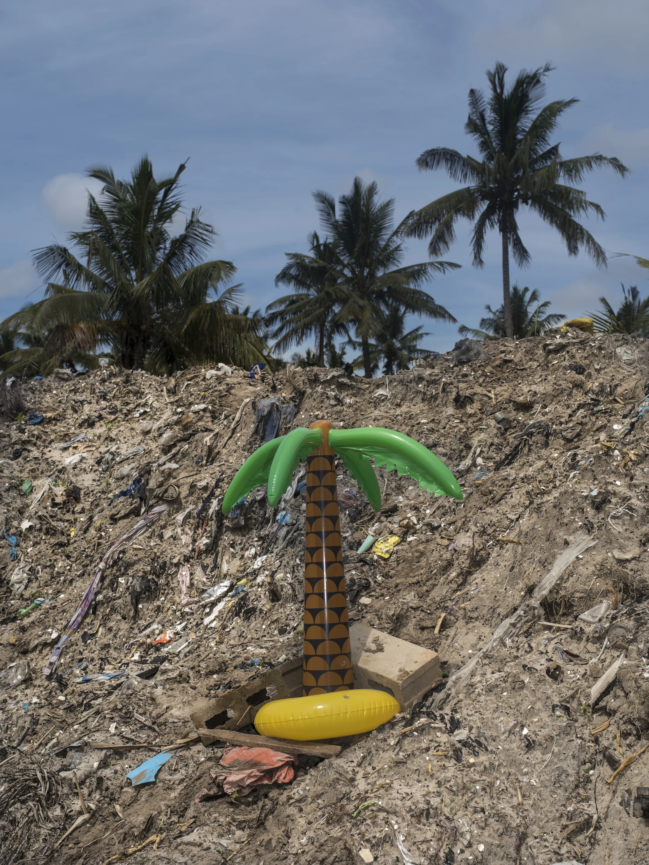 On Waste [Über Abfall]. Aus der Serie «Excessocenus», 2016. © Cristina de Middel &
Bruno Morais