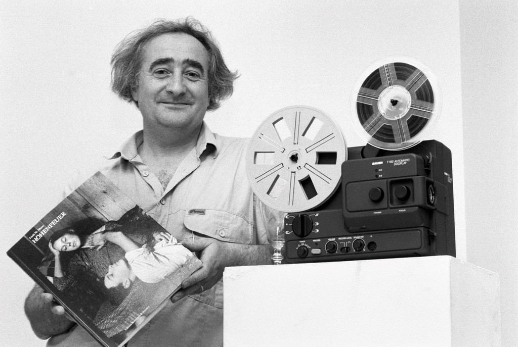 24. Juni 1986: Nach dem grossen Erfolg des preisgekrönten Films "Höhenfeuer" präsentiert der Regisseur Fredi M. Murer nun auch das gleichnamige Buch. (Foto: Keystone/Str)