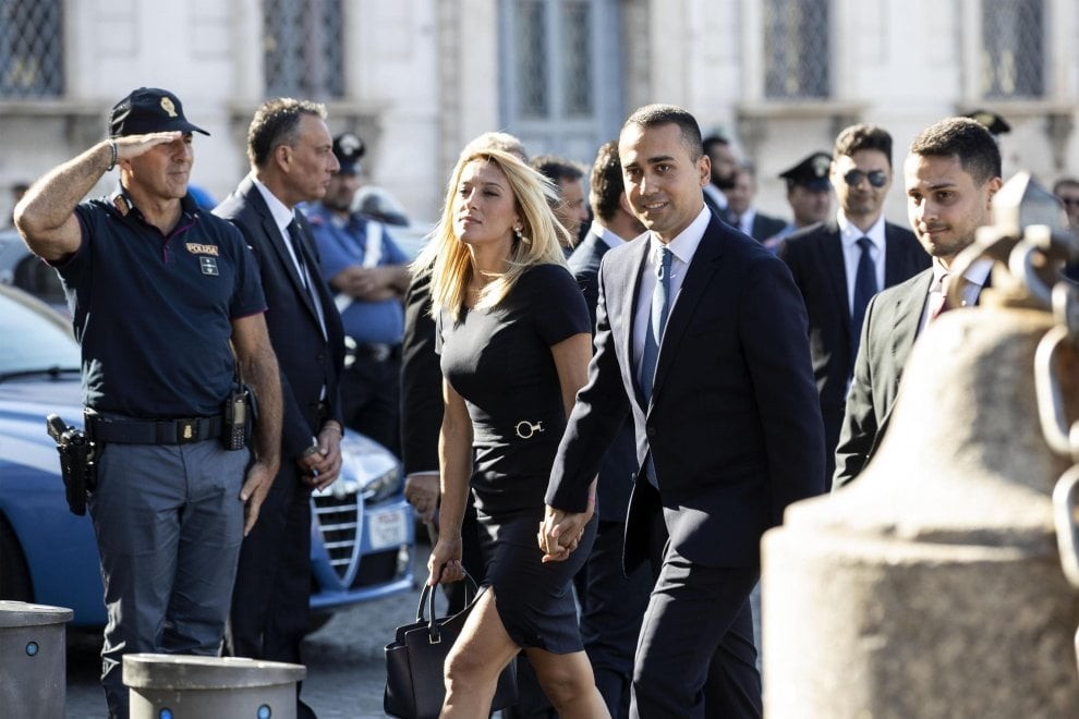 Aussenminister Luigi Di Maio mit seiner Freundin am Donnerstagmorgen (Foto: EPA/Ansa)