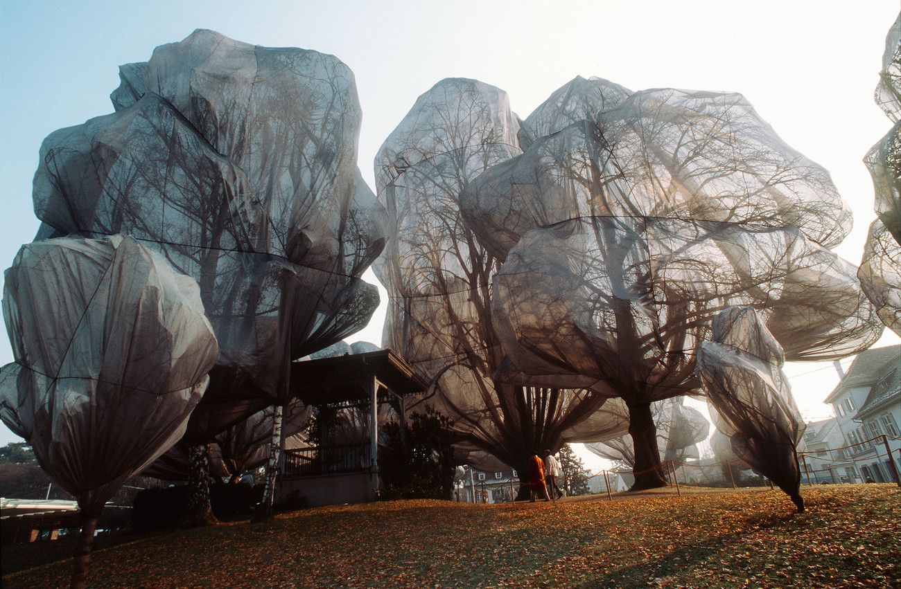 Fondation Beyeler: Wrapped Trees, 24. November 1998 (Foto: Keystone/Markus Stücklin)