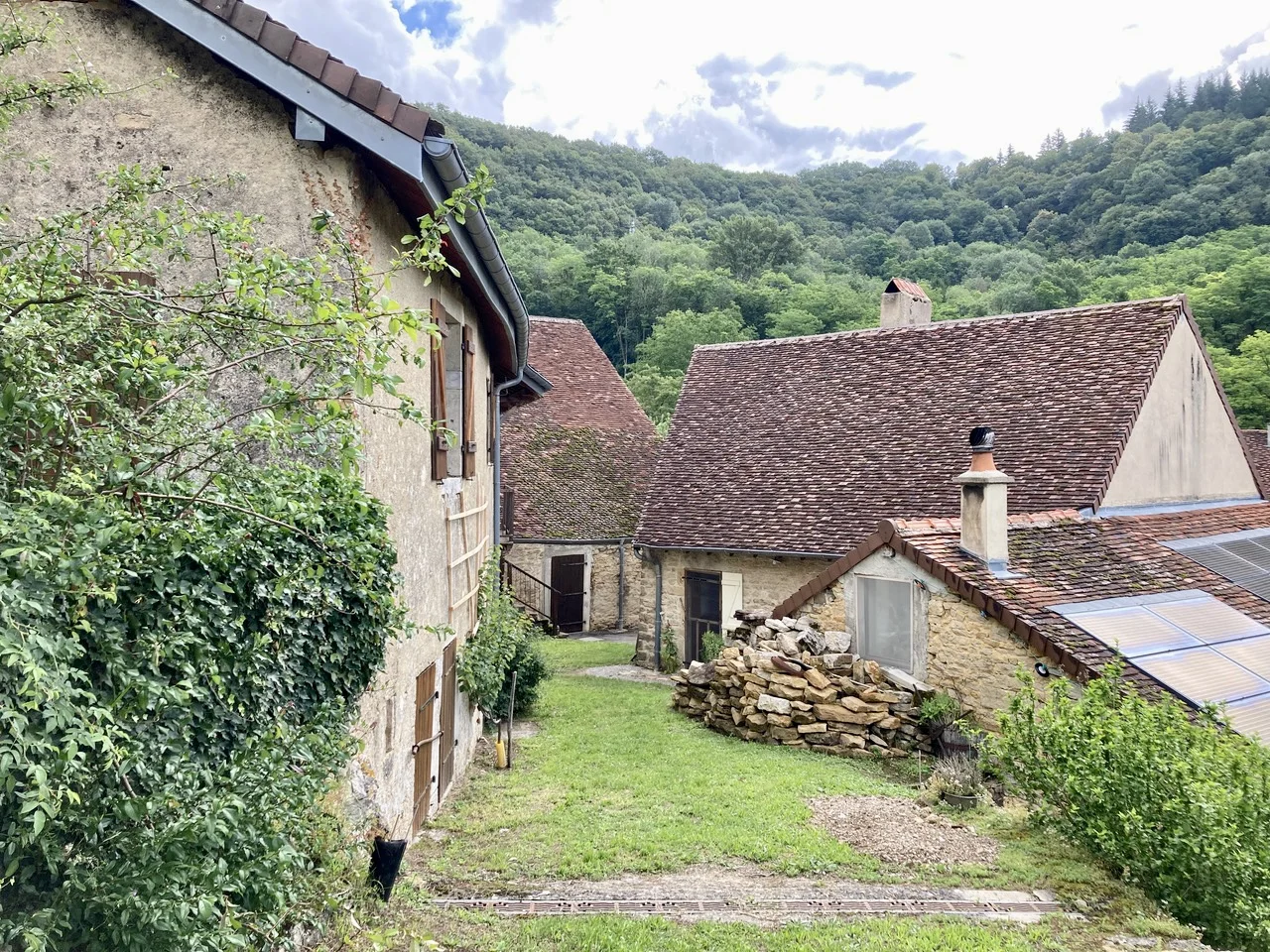 Gruppe alter Häuser in Passenans