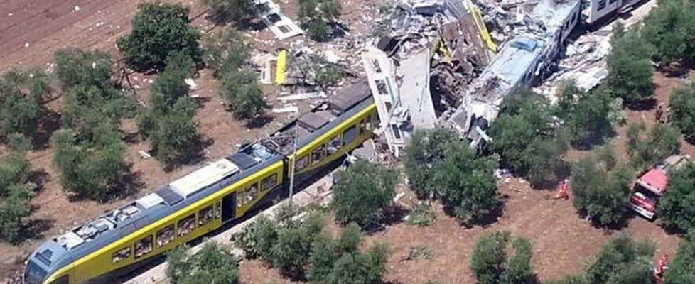 12. Juli: In der italienischen Region Apulien stossen zwei Personenzüge frontal zusammen. 23 Menschen sterben, 50 werden verletzt. Das Unglück ereignet sich auf der eingleisigen Strecke zwischen Andria und Corato. Als Unglücksursache wird ein Fehler des Fahrdienstleiters vermutet.