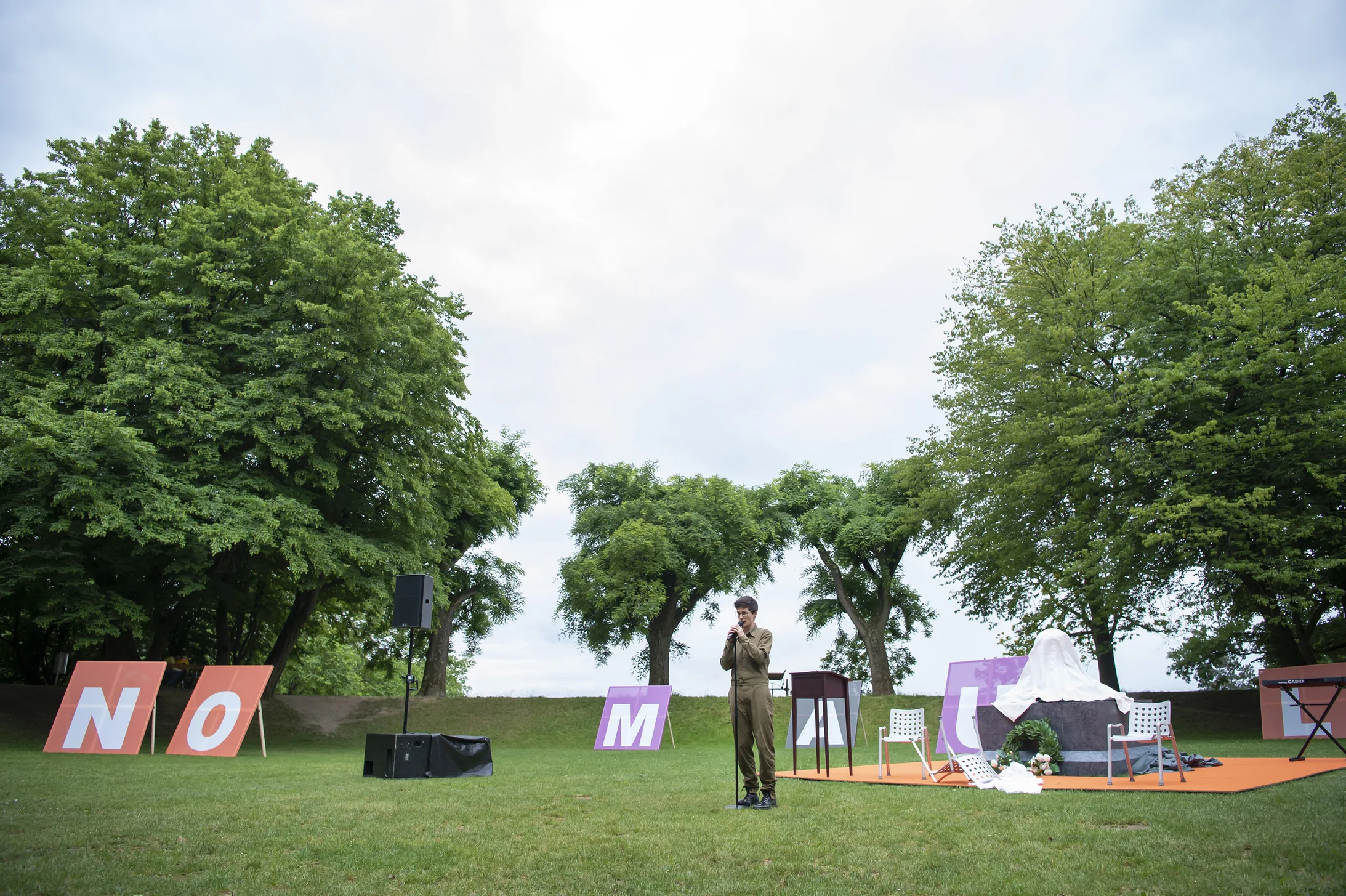 Jonas Götzinger. Szenerei: Laura Knüsel  – Foto © Priska Ketterer