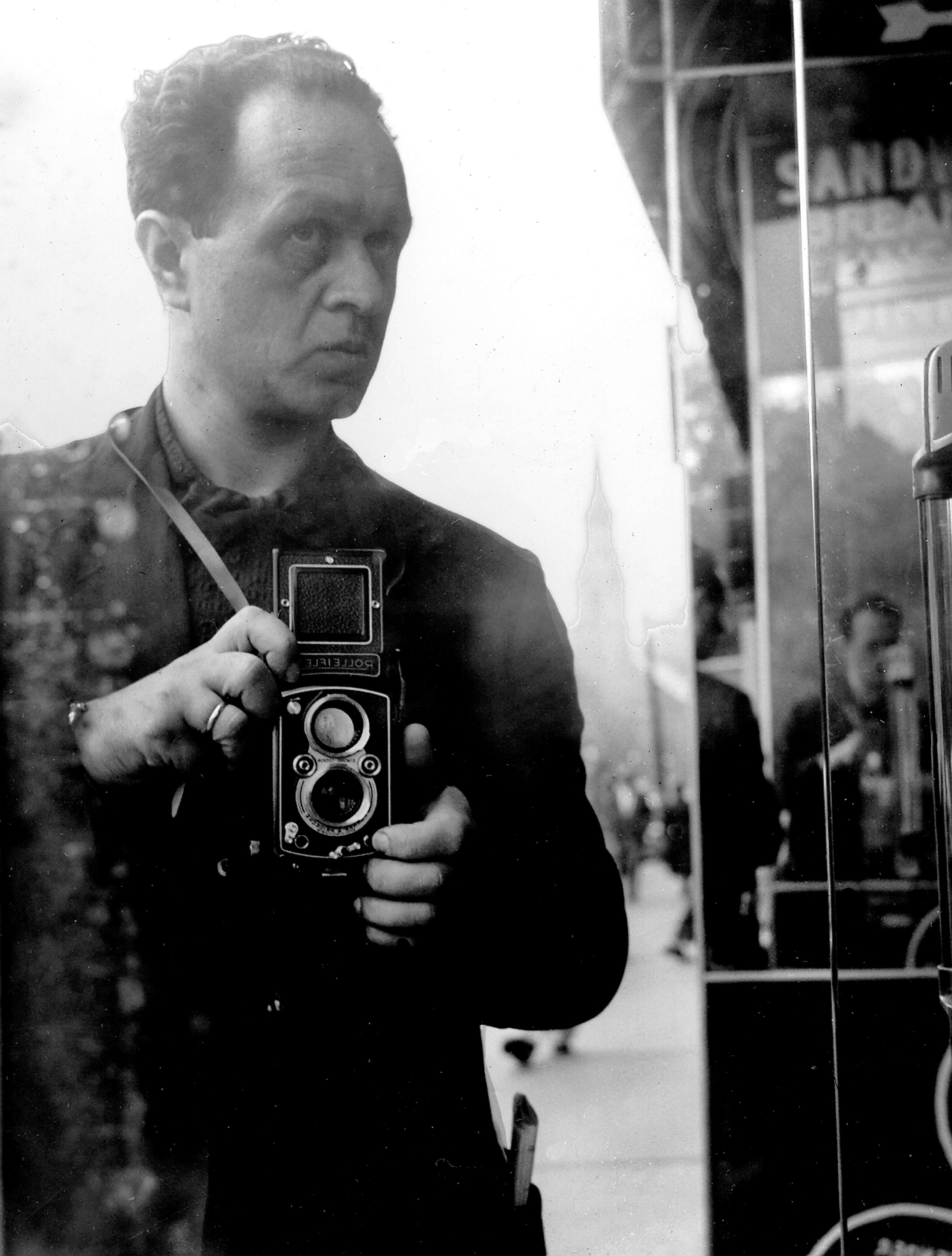 Selbstportrait Fred Stein mit Rolleiflex, New York, um 1941 © Stanfordville, NY, Fred Stein Archive
