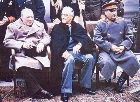 11. Februar 1945: Ende der Jalta-Konferenz. Churchill, Roosevelt und Stalin unterzeichnen ein Dokument, das die Neuordnung Europas regelt. Deutschland wird in vier Besatzungszonen und Berlin in vier Sektoren aufgeteilt.