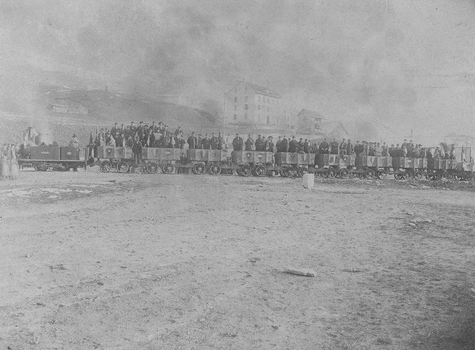 Erster Zug durch den Gotthard