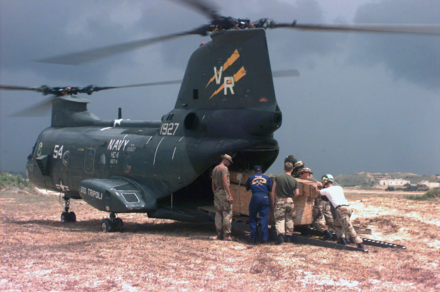 Beladung eines Helikopters