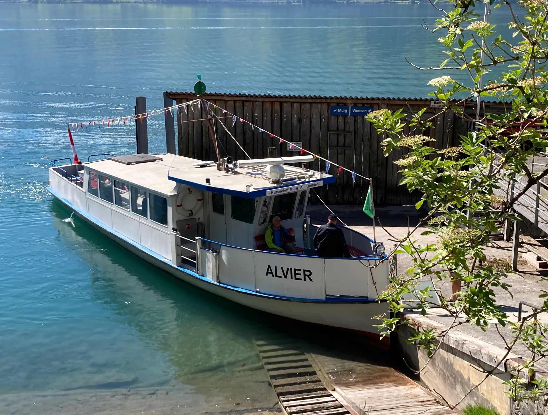 MS Alvier legt in Quinten an