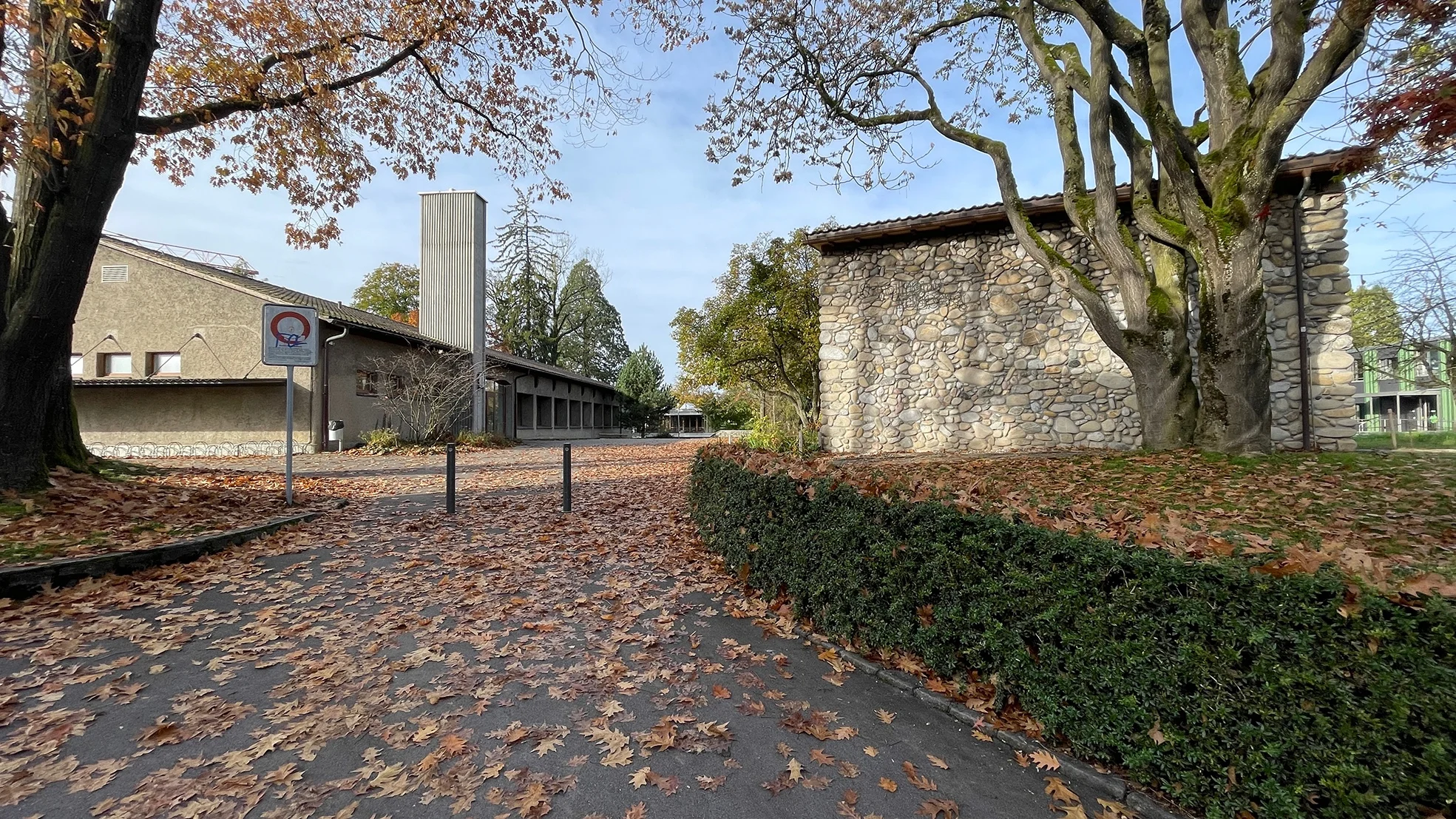 Schulhaus Felsberg, Turnhalle und Singsaal