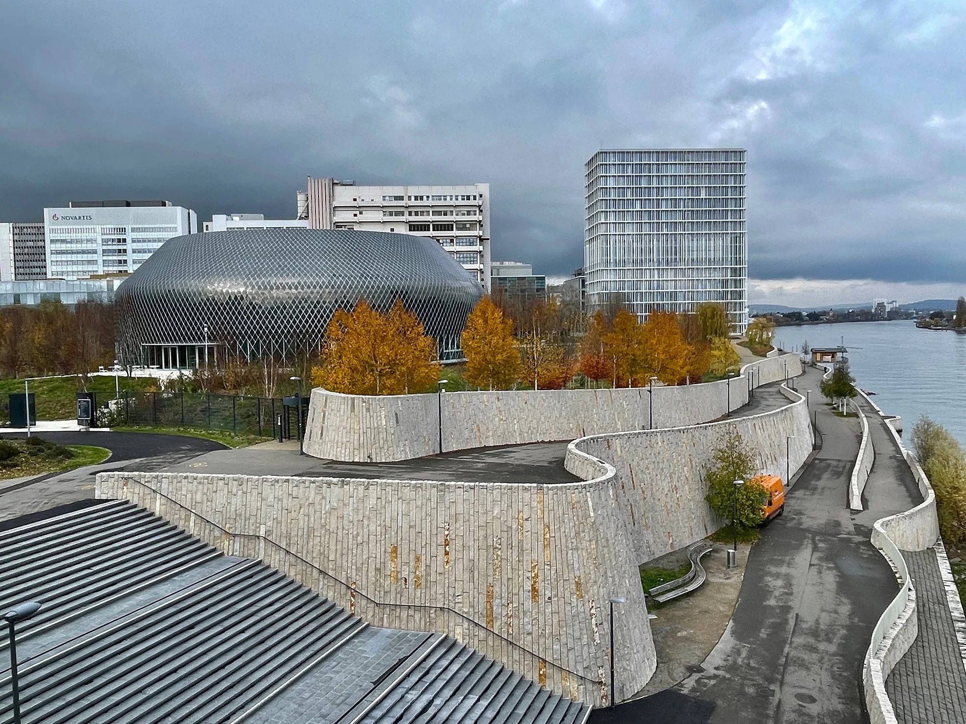 Novartis linkes Rheinufer