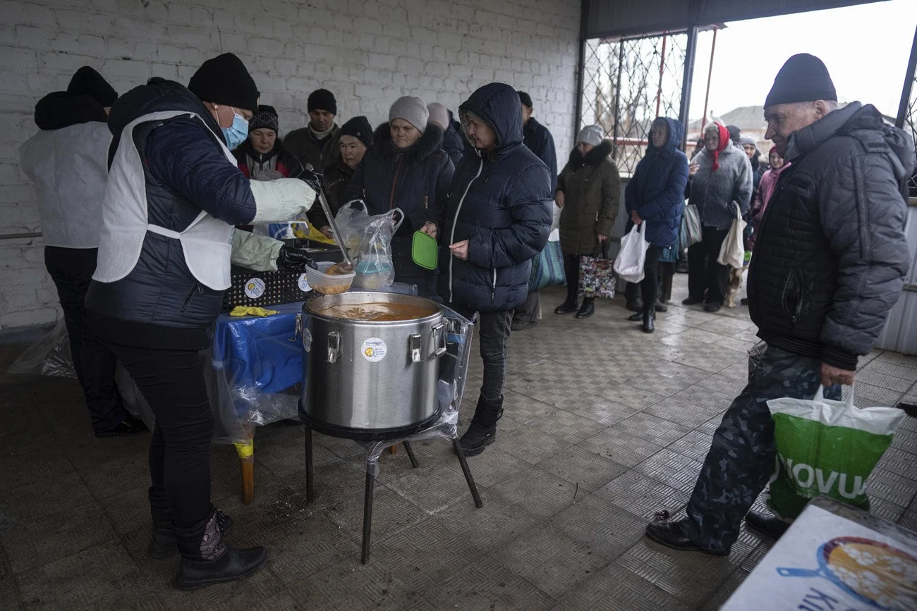 Warmes Essen in der Charkiw-Region 