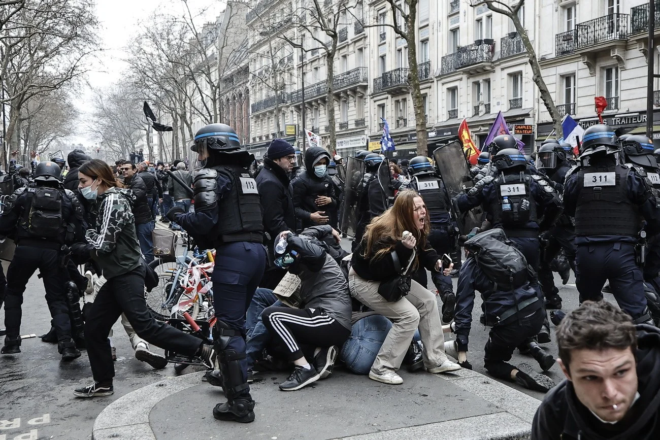 Paris, Demo