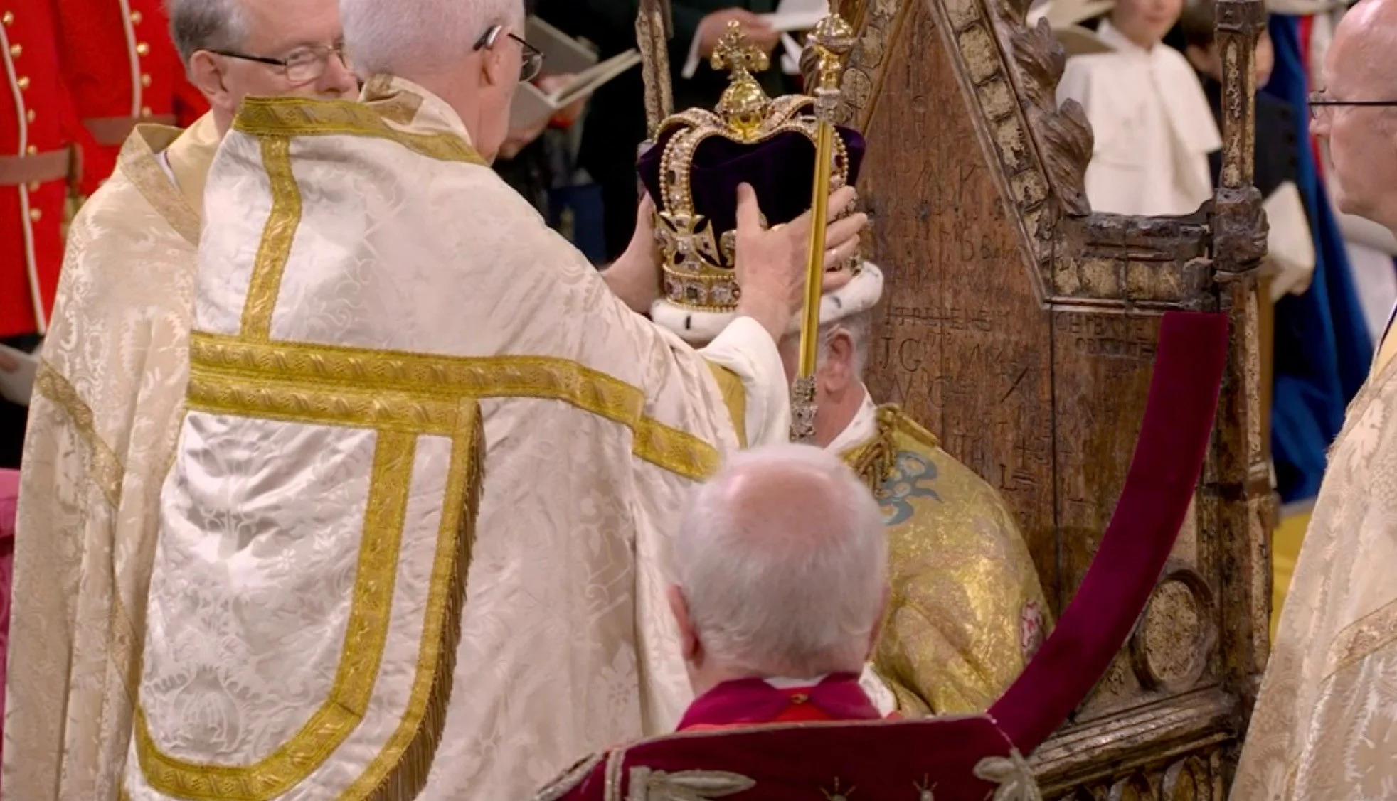 Charles III., Krönung