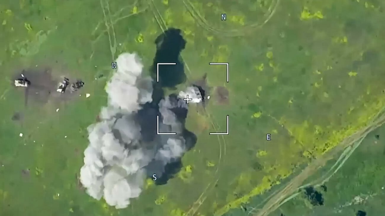 Angebliche Zerstörung eines ukrainischen Militärfahrzeugs
