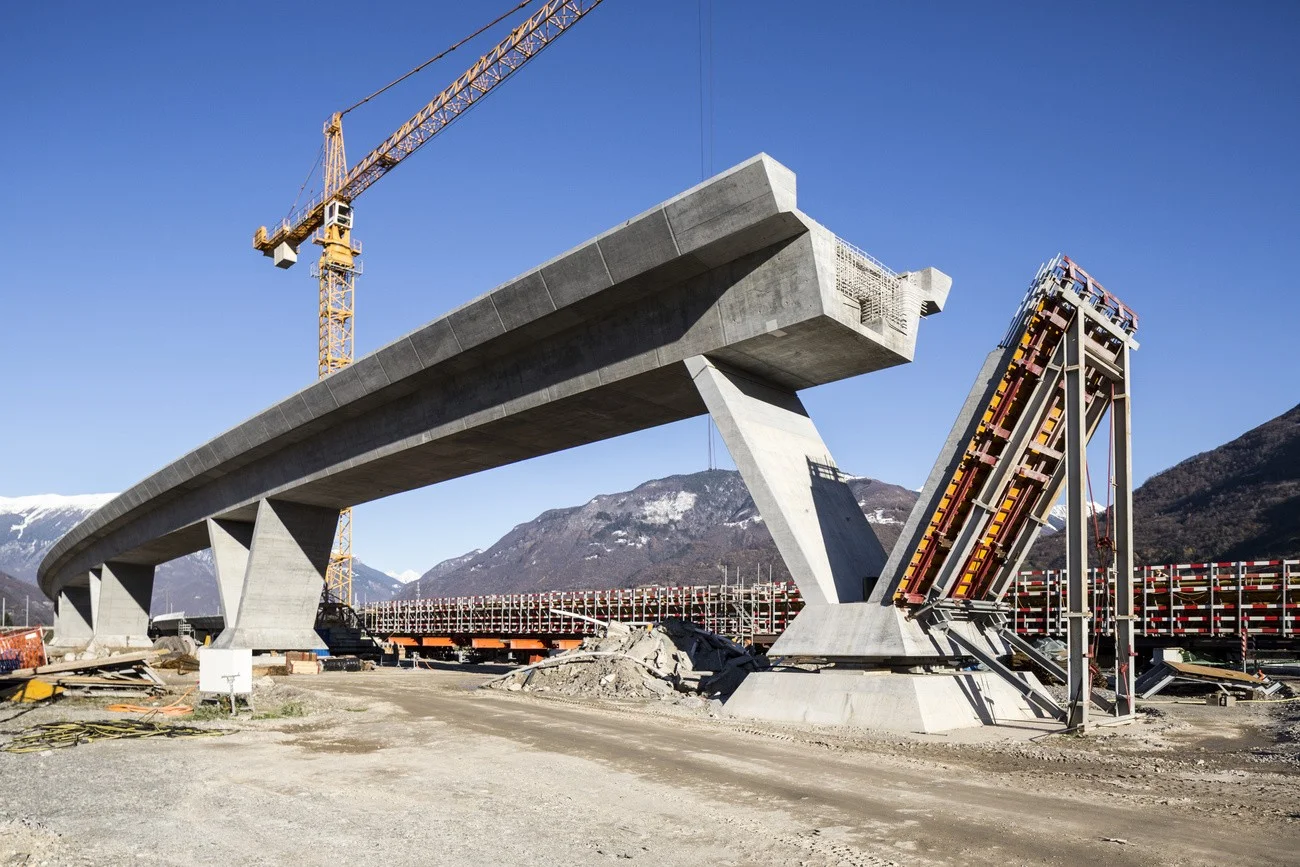 Brücke zur Einfahrt des Ceneri-Basistunnels 