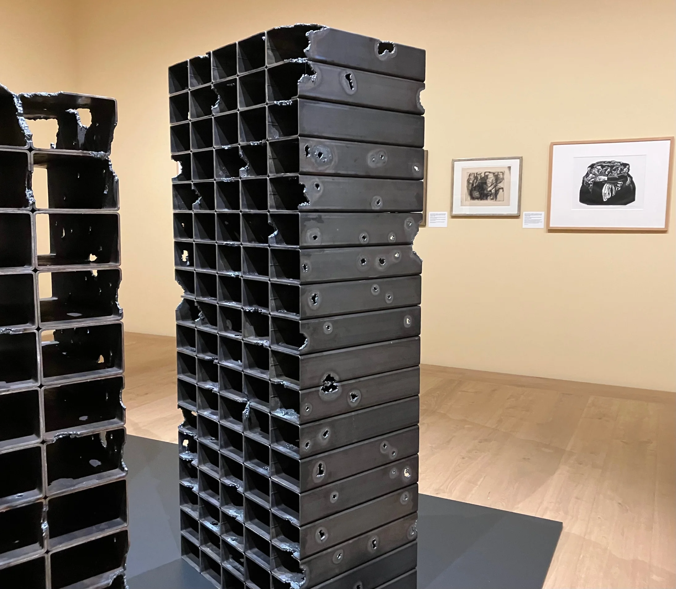 Mona Hatoum: Bourj II, 2011, und Bourj III